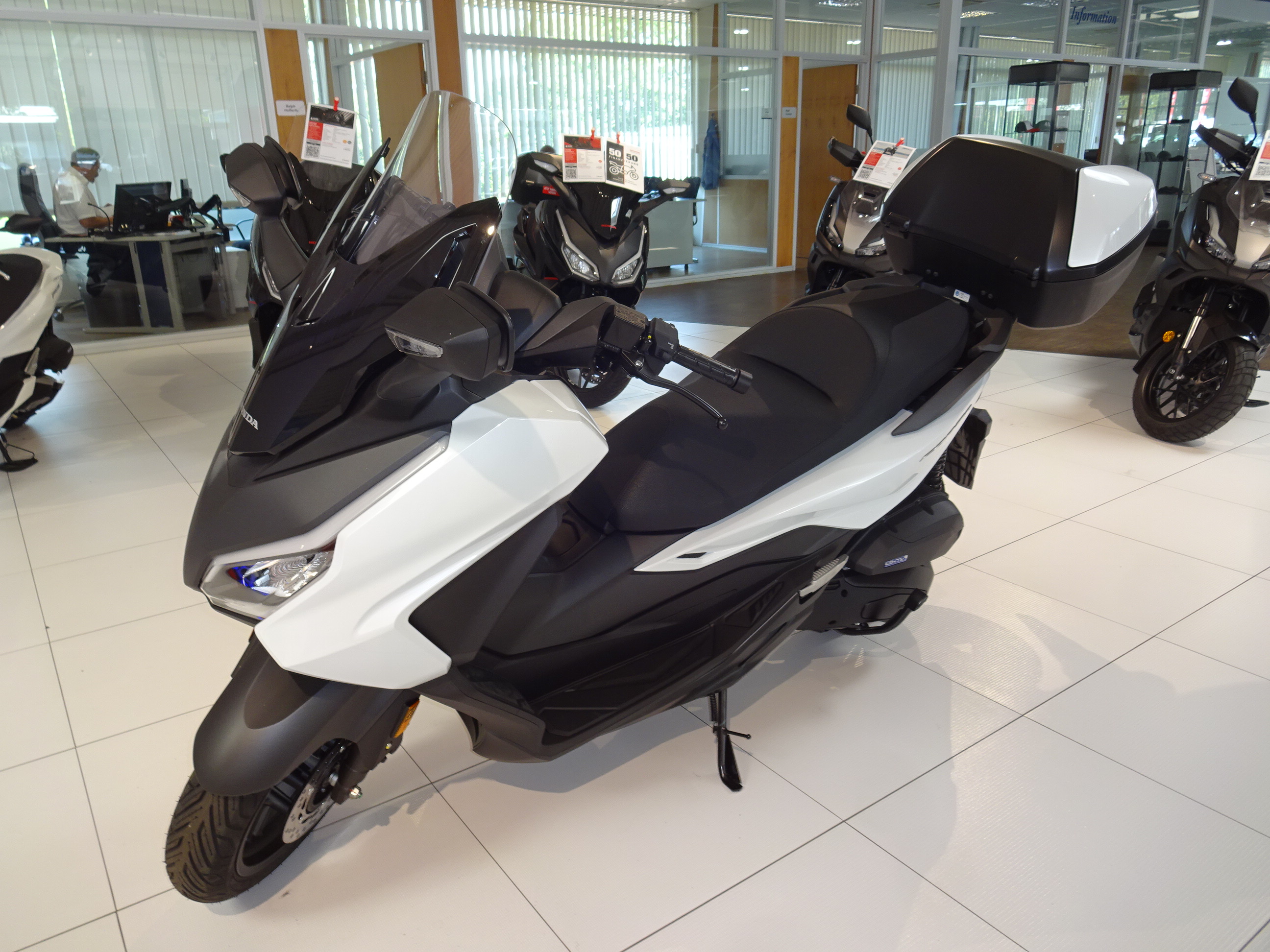 Honda Forza 125 inkl. Smart Top Box					